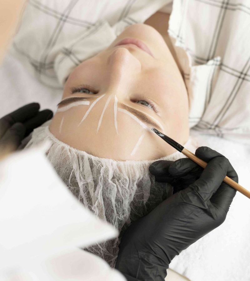 woman-getting-eyebrow-treatment_optimized